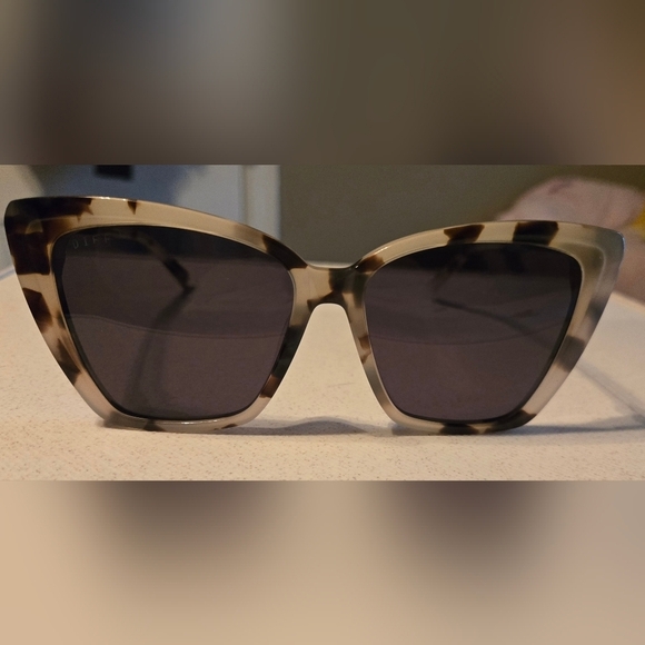 NWT | Diff Eyewear | Becky II | Tortoise Shell Polarized Cat-Eye Sunglasses - Picture 6 of 15